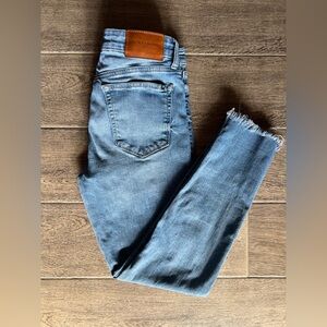 Lucky Brand Sweet Crop Jeans Size 6/28 Light Wash Raw Hem